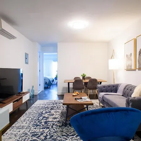 39-3 Newly Renovated 3 Br Apartment